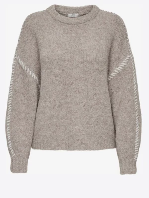 Beige stickad – Judy - Mysig beige stickad trö own från Judy med rund halsringning och långa ärmar. Tröjan har dekorativa vita stickade surfdetaljer längs ärmarna och ribbade muddar. Perfekt för lager på lager och en avsl bed look.