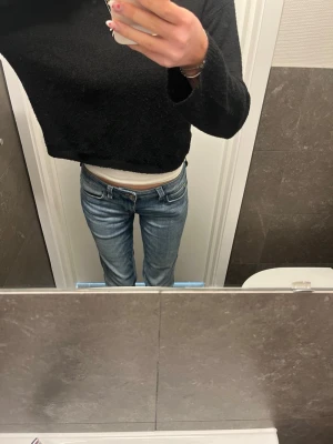Cheap Monday jeans  - Ser inte så bra på bilderna men de är bootcut, fråga gärna om fler bilder 💕 storlek 27/32