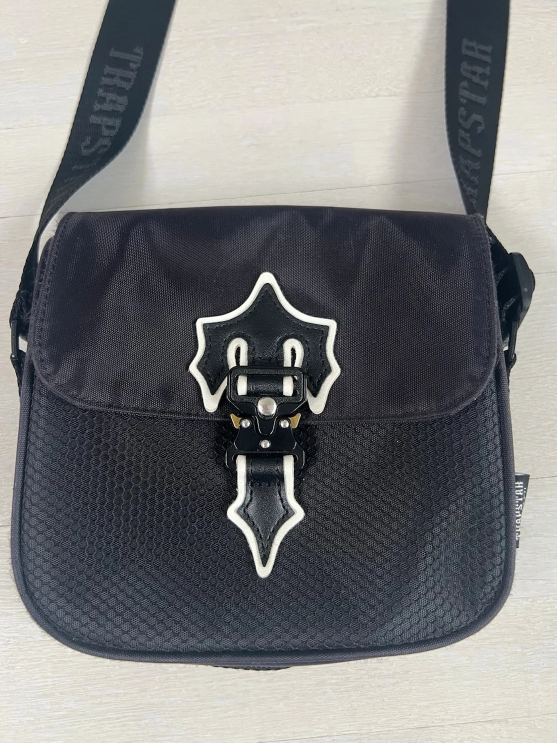 Svart axelväska från Trapstar