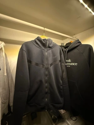 Nike zip hoddie - Fin zip i storlek m