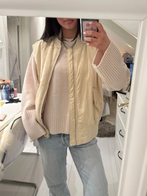 Bomberväst - Såå snygg bomberväst från Gina Tricot, perfekt oversize!😇❤️