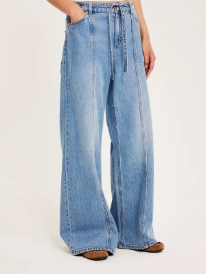 Vida jeans. - Jeans från Kappahl, aldrig använts. Nypris är 599kr. Nya utan prislapp.
