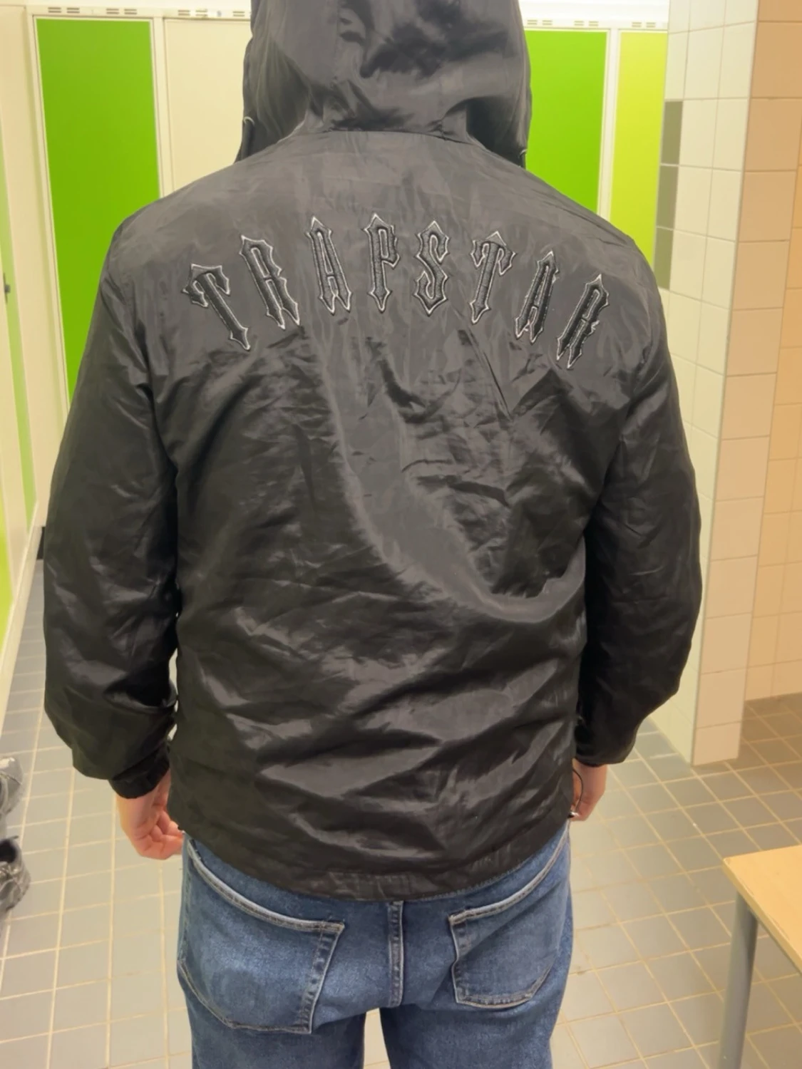 Svart vindjacka från Trapstar