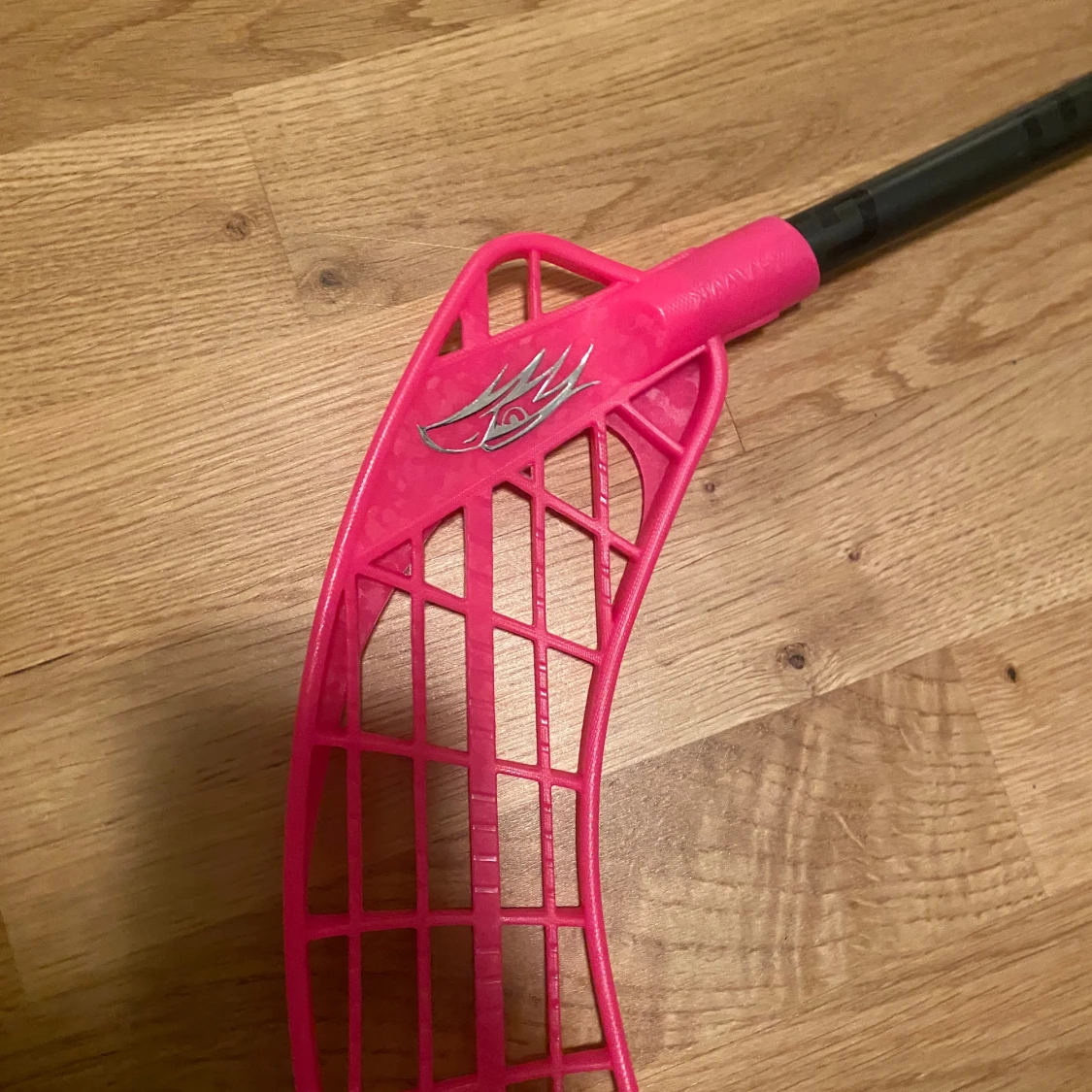 Innebandyklubba med rosa blad - 1