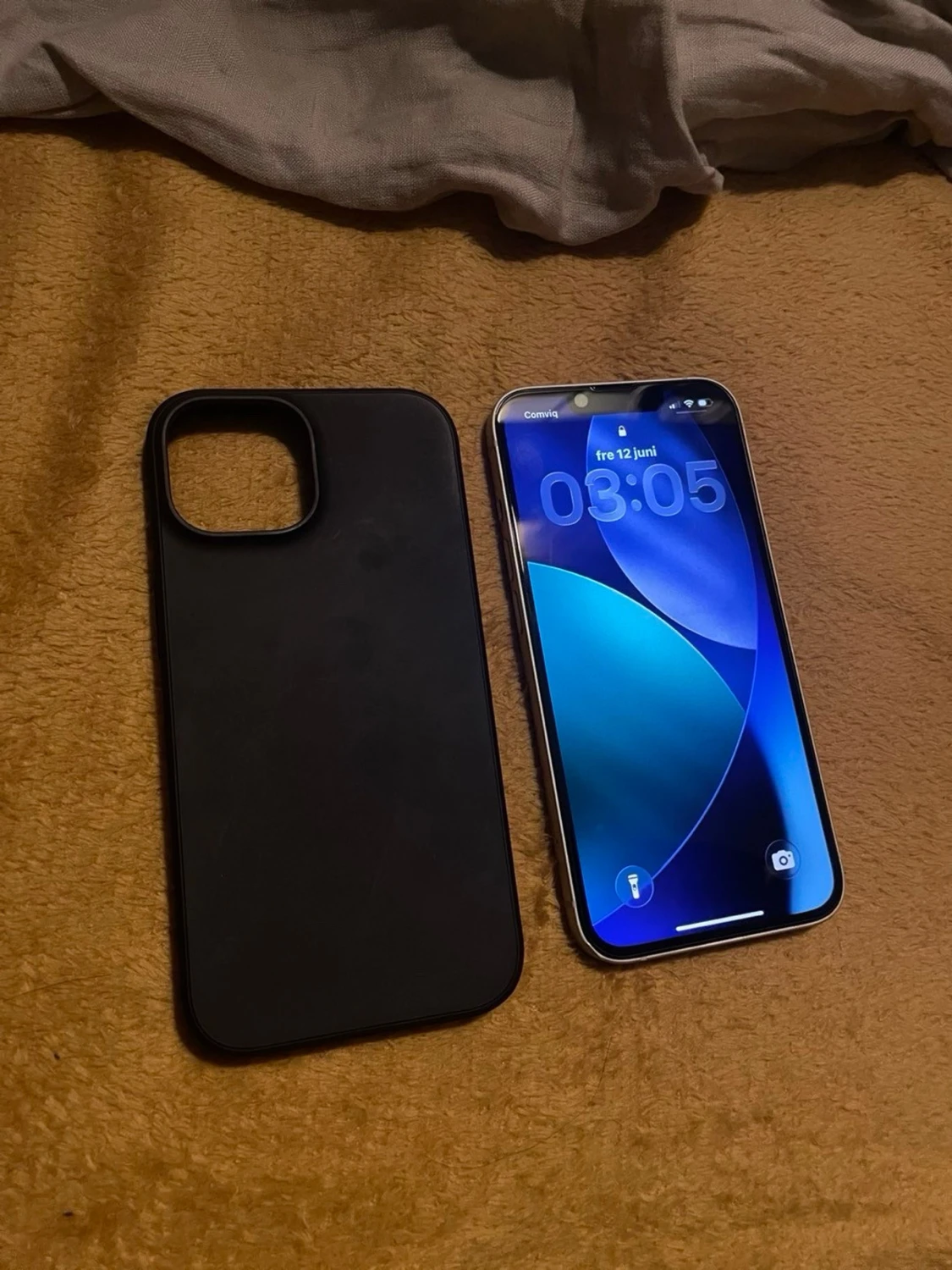 Vit iPhone 13 - 4