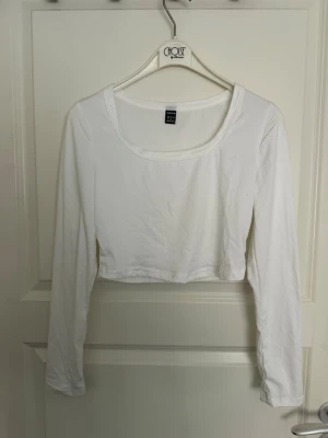 Vit, svart och röd crop top, paket - Vit, svart och röd crop top, paket 