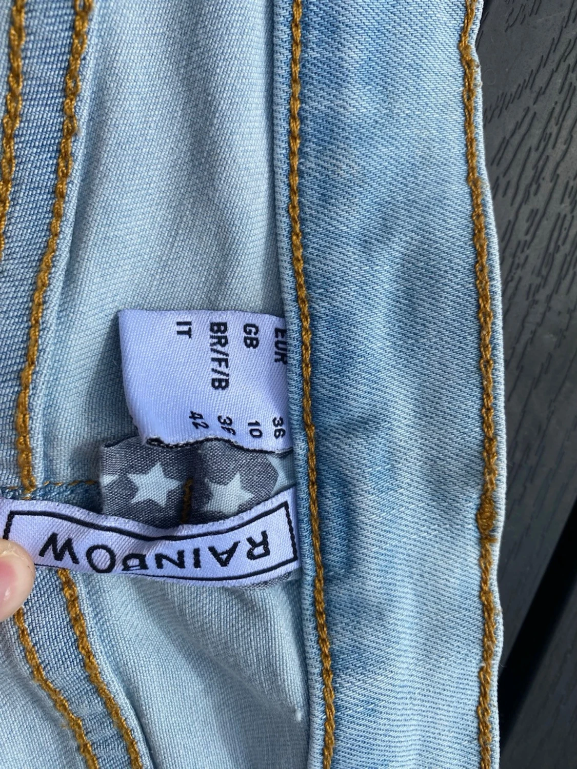 Ljusblå denimshorts med slitningar - 2