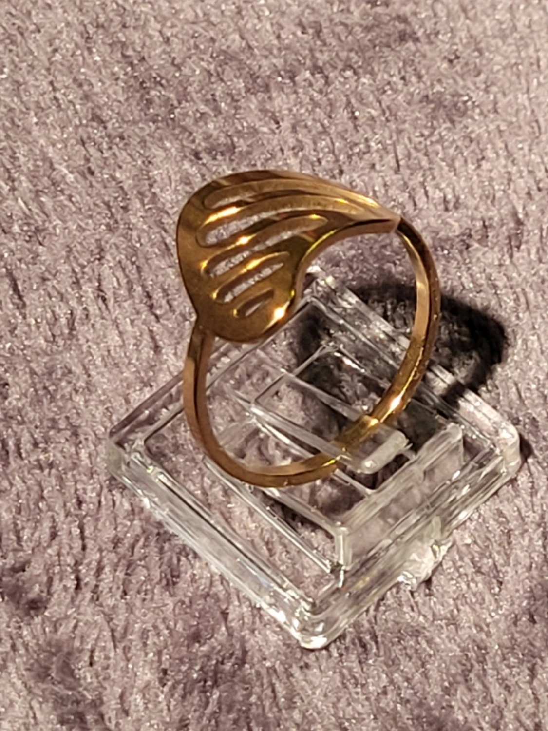 Guldfärgad ring med organisk design - 3