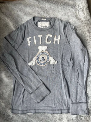 Abercombrie&Fitch Tröja - Säljer denna sällsynta och eftertraktade Abercombrie&Fitch tröja | Storlek S | Mycket bra skick | Bara att höra av sig vid funderingar ✅🙌