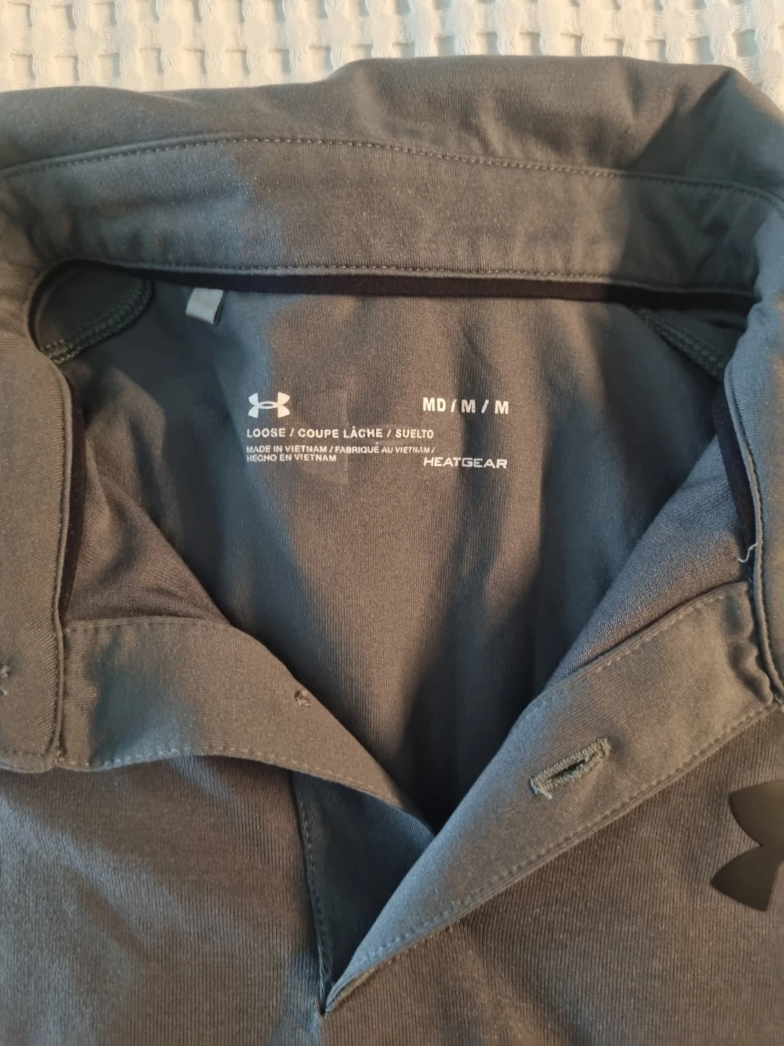 Grå och vit pikétröja från Under Armour - 3