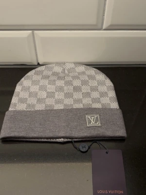 |_ V mössa - Helt nya
