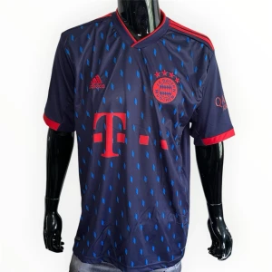 Bayern Munchen Matchtröja Strl XXL - Helt ny, högkvalitativ replika  Storlek: XXL  Pris: 299 kr  Leverans: Skickas inom 24 timmar  Observera: Begränsat antal i lager – först till kvarn gäller  