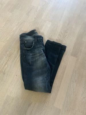 Jack and Jones Slim Glenn - Tjena! Jag säljer mina sjyssta slim glenn jeans. |w29 l32, slim passform|. Hör av er vid mer frågor!