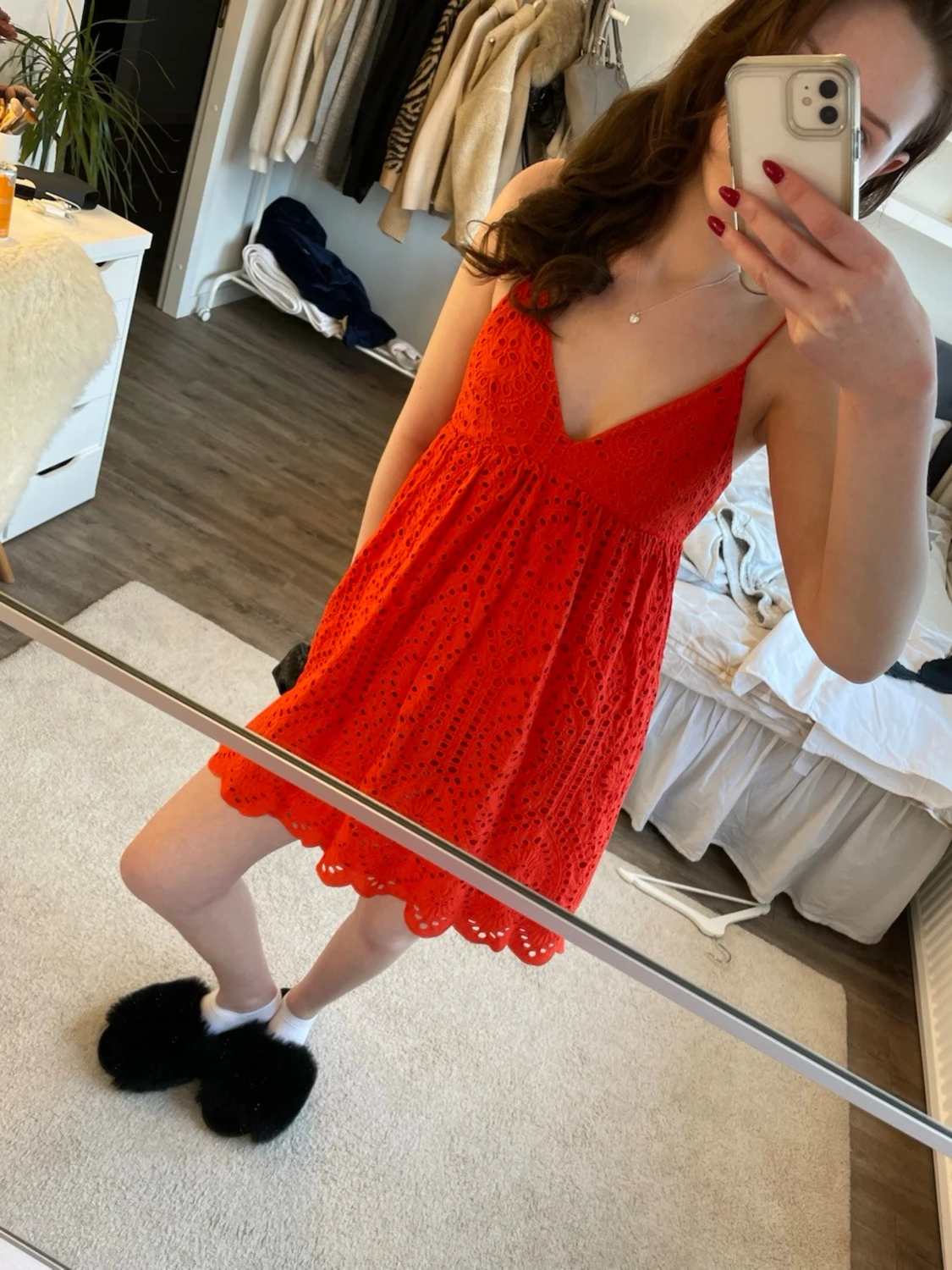 Röd spetsklänning - 1