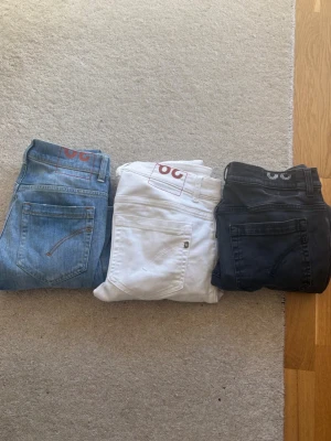 Dondup jeans paket - Säljer tre par Dondup jeans storlek 32  kvitto finns på samtliga, om man skulle vela köpa enskildt är det 700 per jeans,  hör av er vid minsta funderingar eller för fler bilder 
