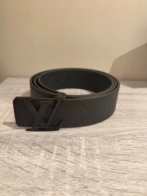 Bälte  - Använd endast fåtal gånger äkta läder 