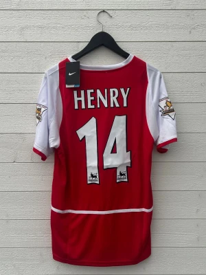 Thierry Henry Arsenal Fotbollströja - Säljer en Arsenal fotbollströja med Henry 14 på ryggen som är helt ny med prislapp!