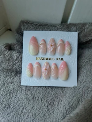 Gul och rosa fade med 3d design press on nails  - Gul och rosa fade med 3d design press on nails   Mått: 15, 10, 12, 11, 9mm  