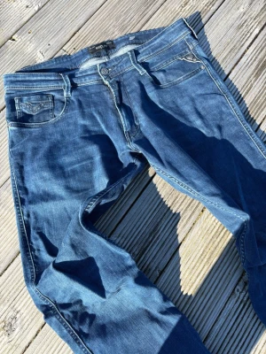 Blå replay anbass - Replay jeans i riktigt fint skick! Inga defekter strl 32/34
