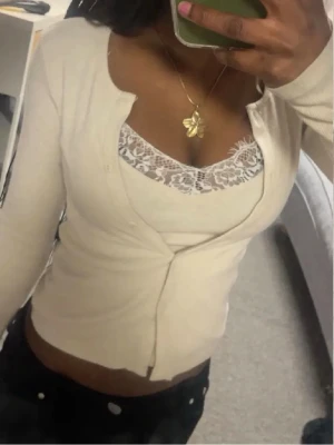 Beige kofta  - Helt ny kofta från Gina Young i storlek xs 