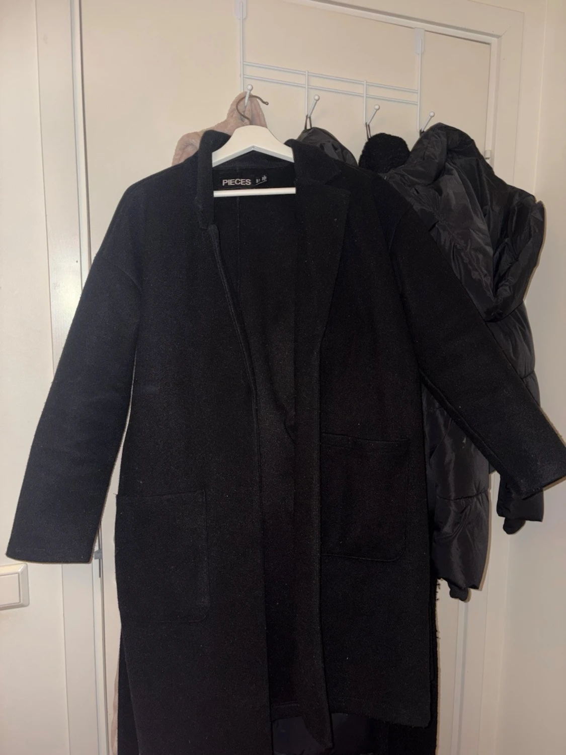 Svart  kappa från Nelly