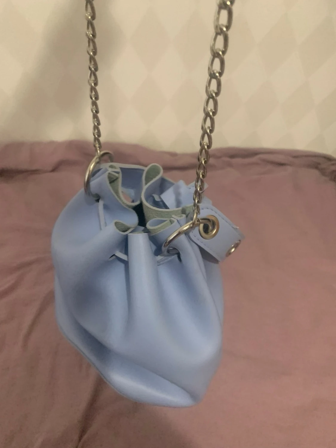 Ljusblå bucket bag med kedjerem - 2
