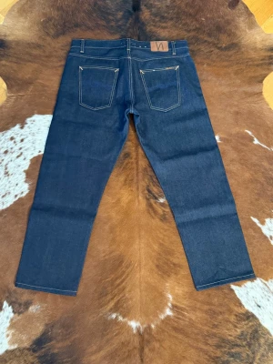 Straight Nudie GrittyJackson DryMazeSelvage - Tjena! Säljer dessa helt nya och oanvända Nudies i modellen GrittyJackson DryMazeSelvage, nypris-2500kr, W36/L32, hör av dig vid funderingar!🙌