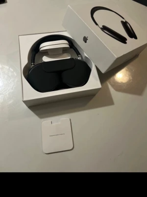 Airpod pro max moonlight - Köpt från webbhallen! Fint skick allt ingår! Endast 3199.