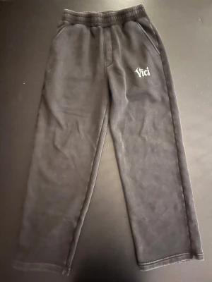 Wici oversized sweatpants  - Jag köpte fel storlek och därför säljer jag dessa vici washed sweatpants. Dom är helt nya har bara testat dom. Hör av er om ni har några frågor.