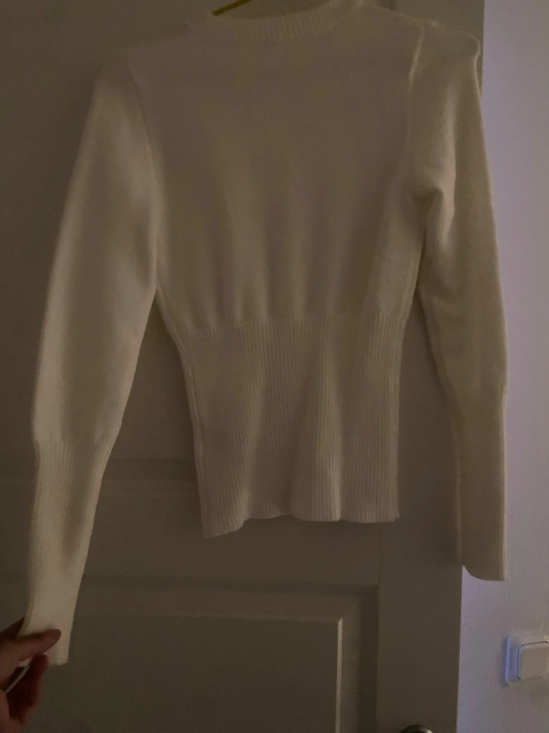 Vit ribbad kofta med knappar - 4