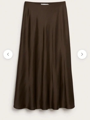 Brun långkjol i satin från Kappahl - ANVÄND EN GÅNG brun satinkjol från Kappahl
