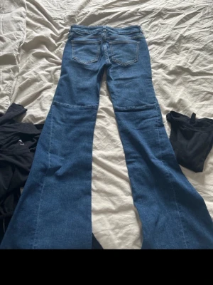 Low waist bootcut jeans - Fina bootcut jeans lågmidjade