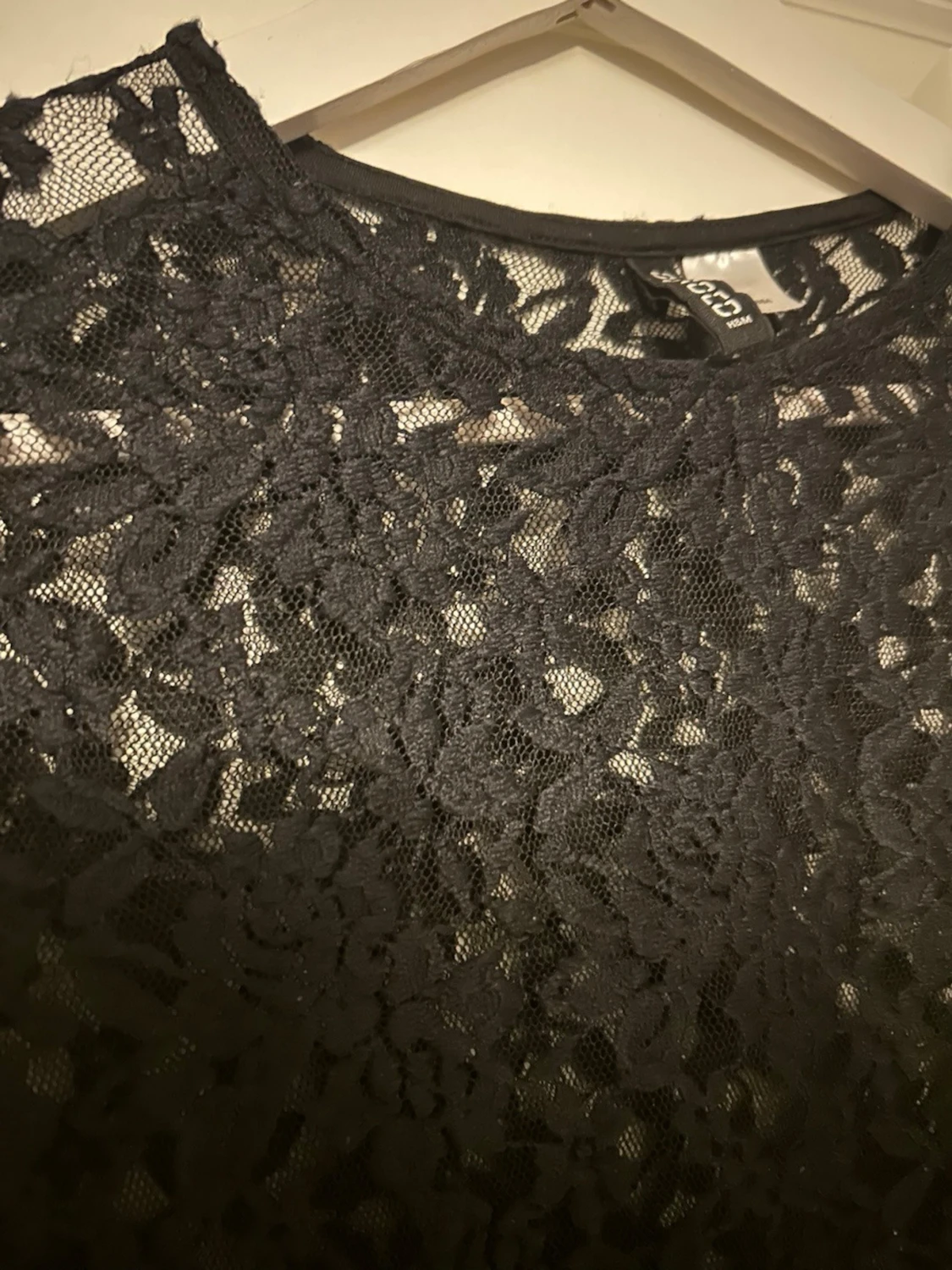 Svart spetsblus med lång ärm - 1