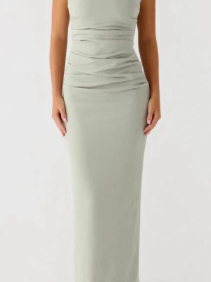Ljusgrön långklänning - Elegant ljusgrön långklänning med draper sopplad midja och slits bak. Klänningen har ärmlös design och mj crown material som ger en sm unwave look. Perfekt för dig som vill sticka ut med stilren och modern känsla. Från Peppermayo i storlek 38/M med prislapp på