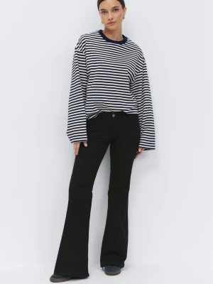 Gina jeans ultra low - Ett helt par nya ultra low waist bootcut jeans från Gina tricot som är super fina , jag beställde i fel storleken av misstag så därför jag säljer. Endast testade. 