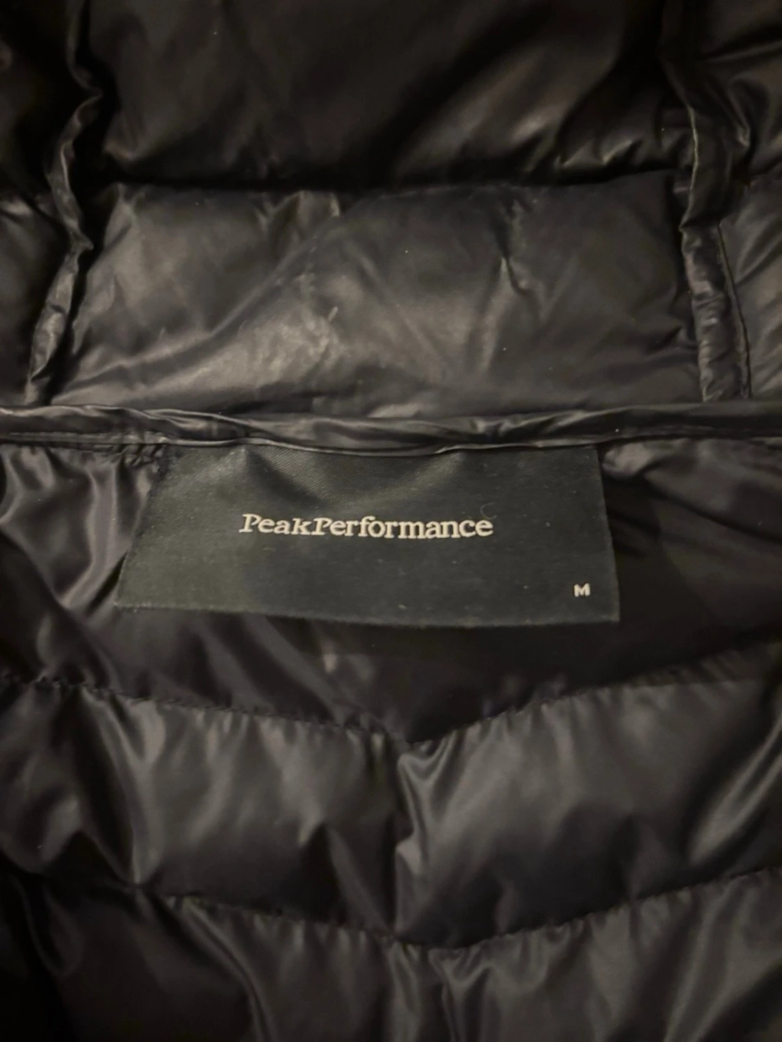 Svart dunjacka med huva PeakPerformance - 2