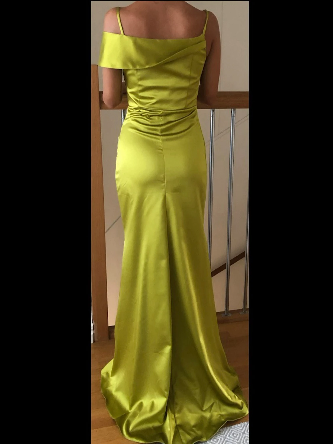 Elegant Gul-Grön Satin festklänning - Oanvänd  - 1