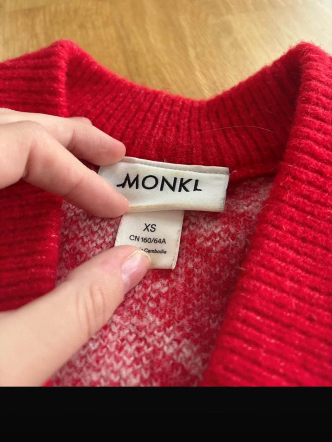 Röd och vit kofta från Monki i XS - 1