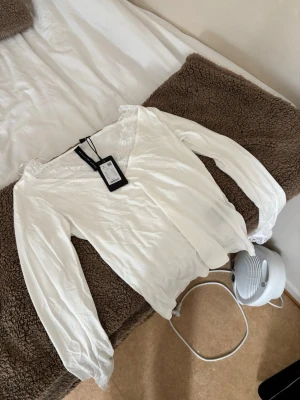 Spetströja  - Spetströja från Lager157. Ny med prislapp🫶🏼