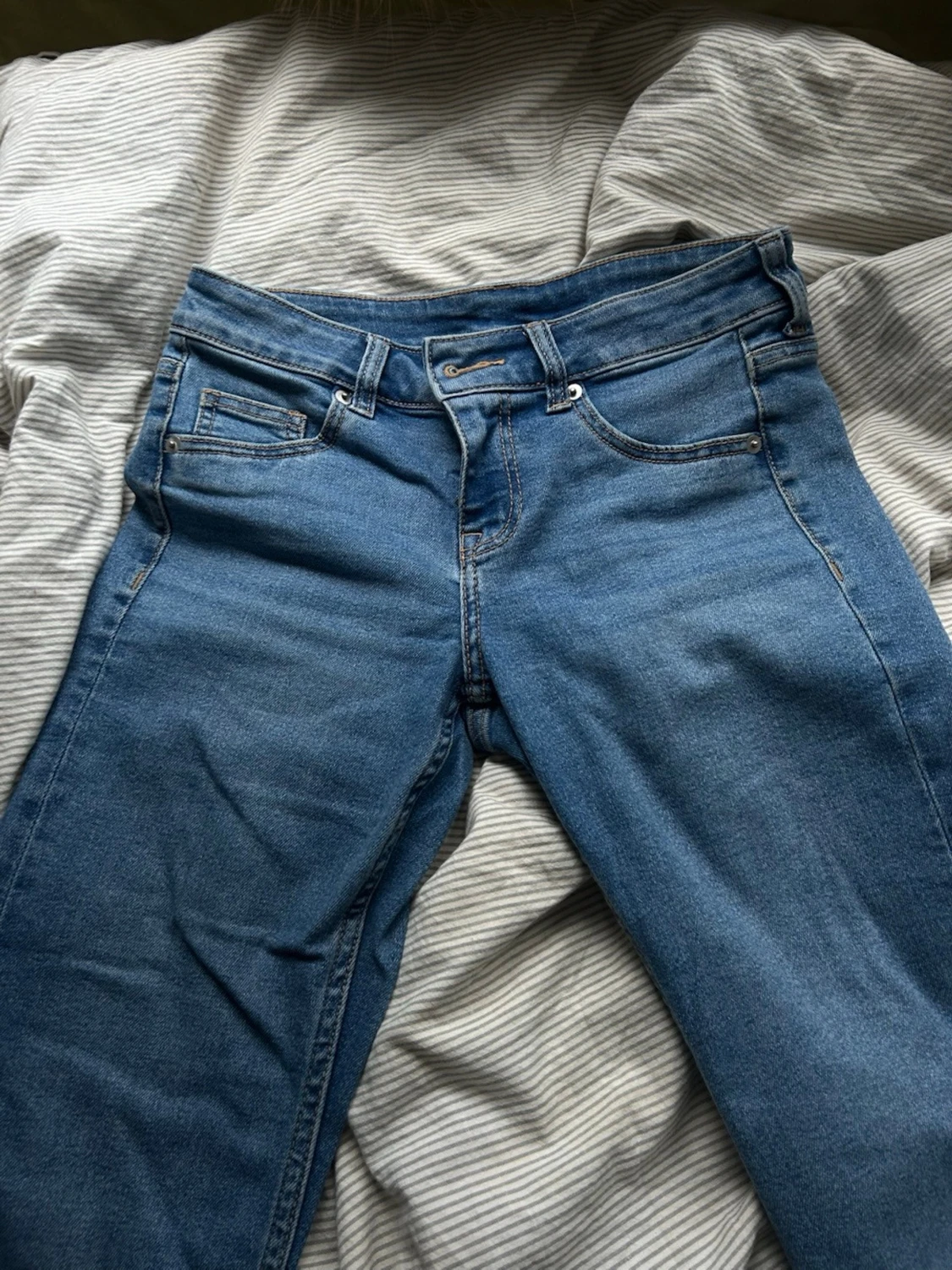 Blå bootcut jeans med låg midja - 2
