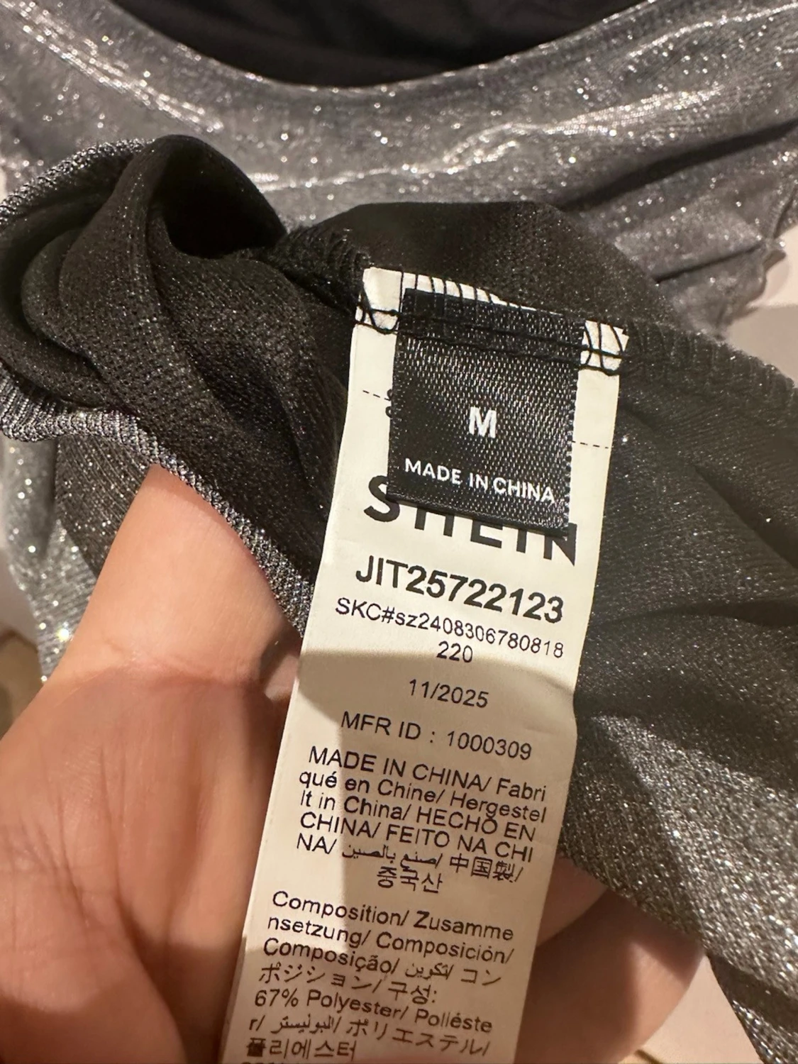 Glittrig axelbandslös klänning - 5