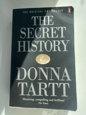 Bok - Säljer en bok jag vet inte så mycket om den. Är ganska bra skick 