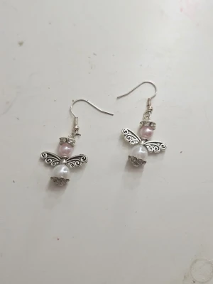 Lykoängels örhängen🩷  - Helt nya, och egen gjorda. Mycket bra🩷 pris kan diskuteras 