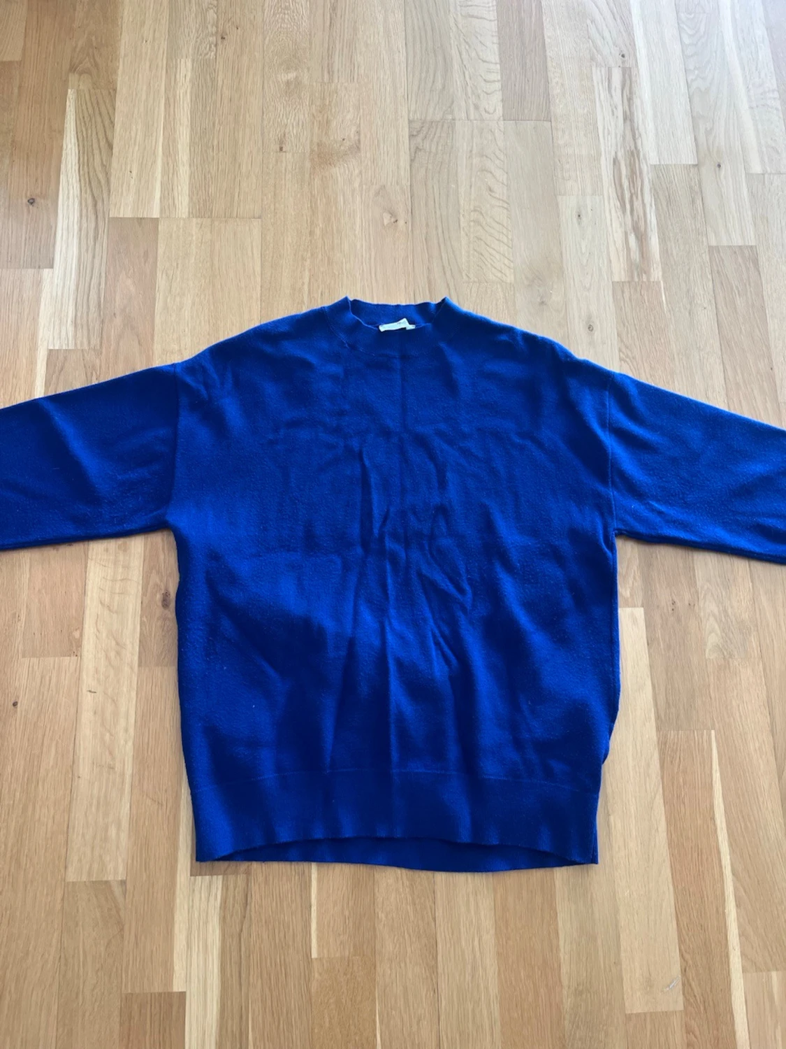 Kornblå stickad tröja unisex