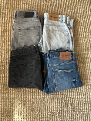 Fyra par jeans i olika tvättar - Säljer fyra par jeans, ett par Levis 510 ett par Zara jeans och 2 par pull and bear jeans. Jag ät 175 lång och alla sitter bra 