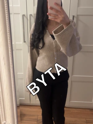 Byte till en brun - Är intresserad av att byta ut denna helt nya gina tricot tröja storlek S mot en exakt likadan fast i Brun i storlek S