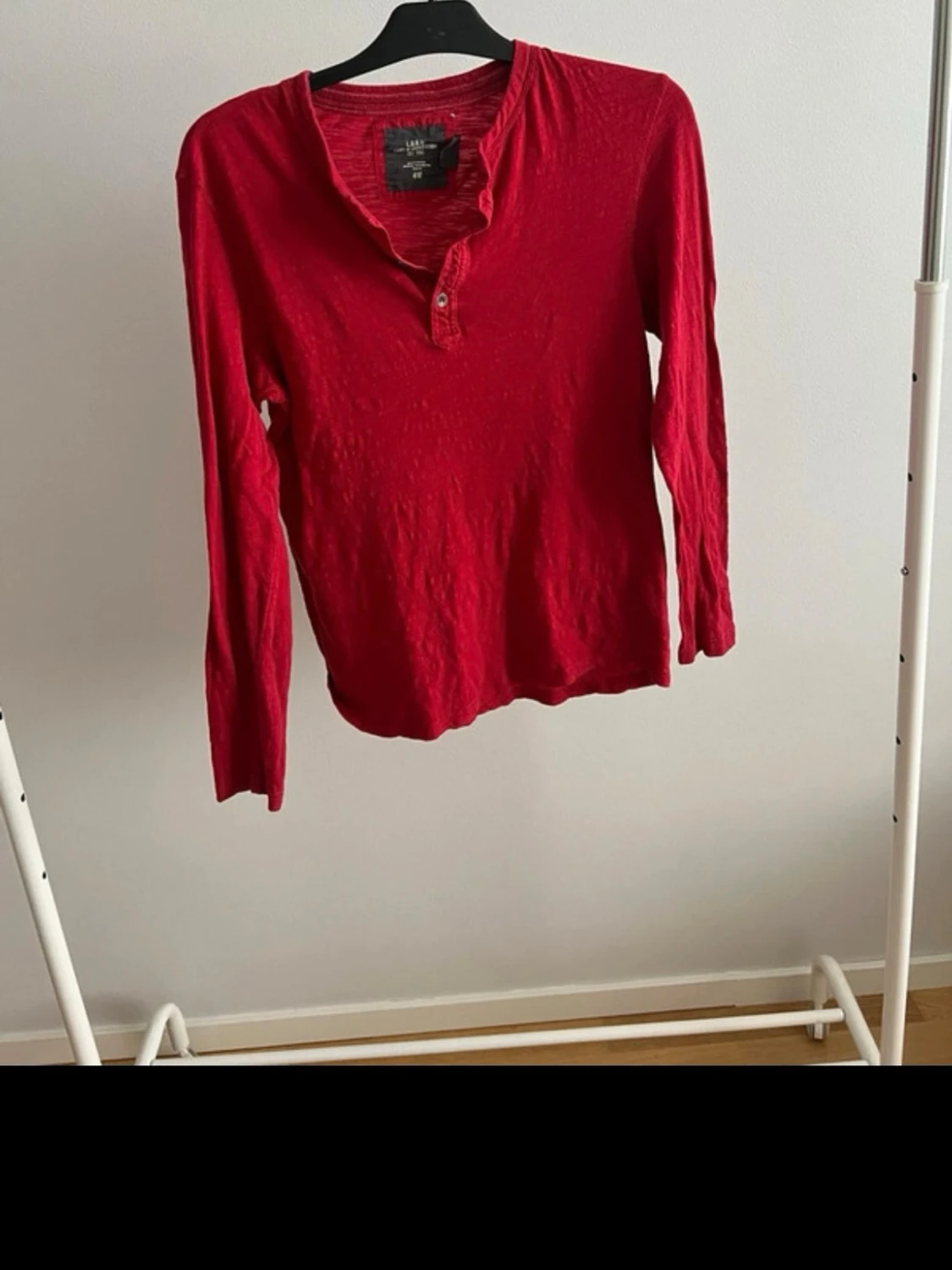 Röd långärmad henley från H&M