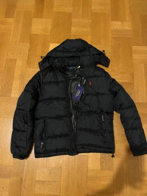 Helt ny jacka  - Helt.ny väldigt bra pris storlek M/S finns 