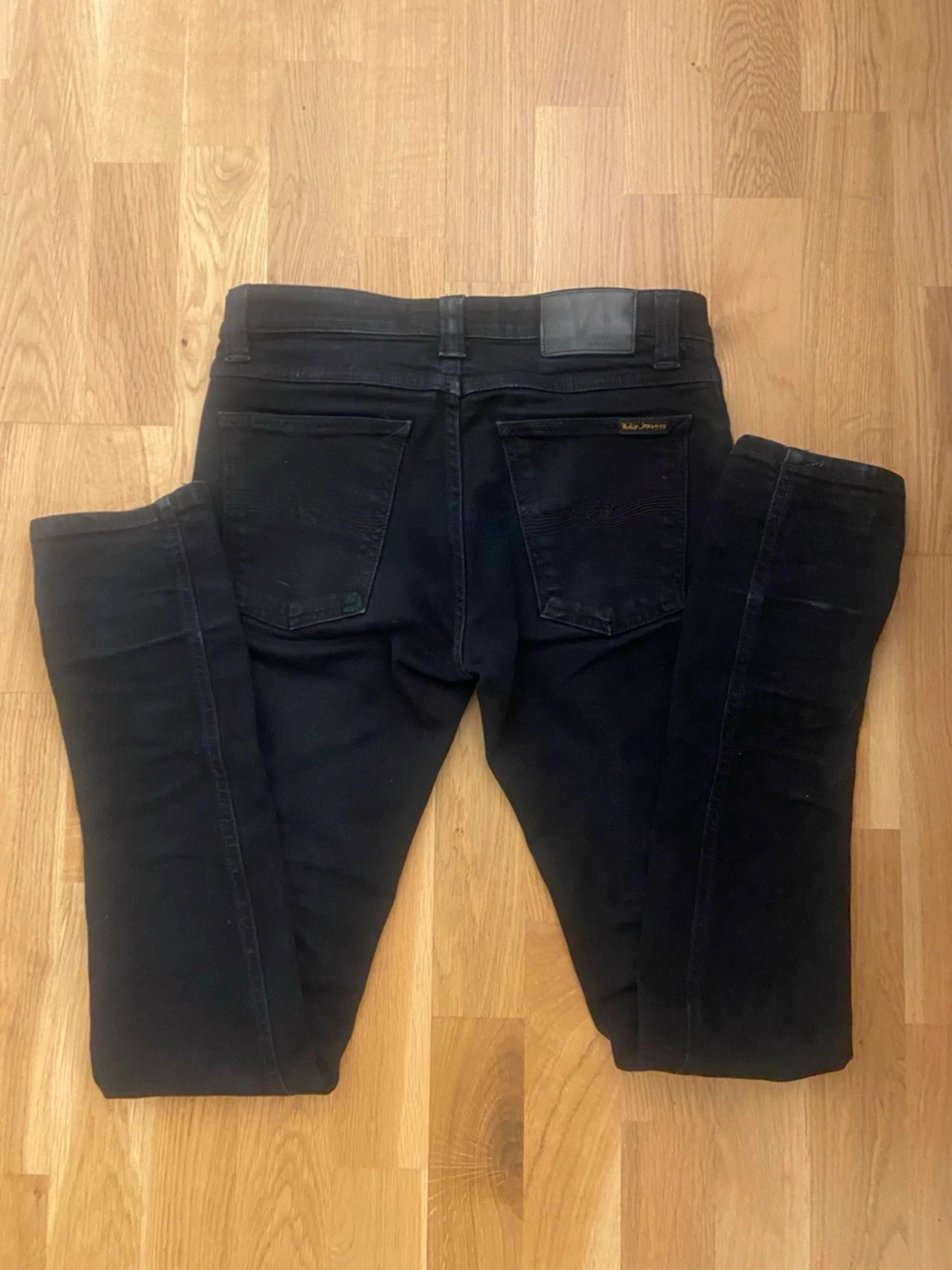 Svarta nudie jeans  - 2