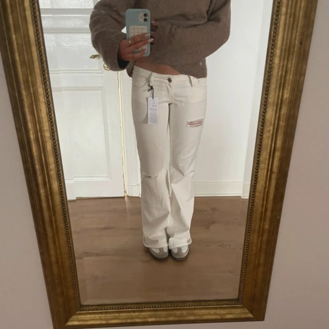 Vita jeans med slitningar - 3